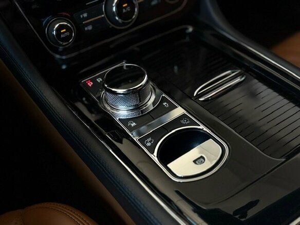 2018 Jaguar XJ IV (X351) Рестайлинг, белый, 3900000 рублей - вид 29