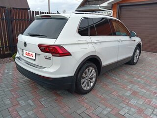 2017 Volkswagen Tiguan II, белый, 2252000 рублей, вид 4