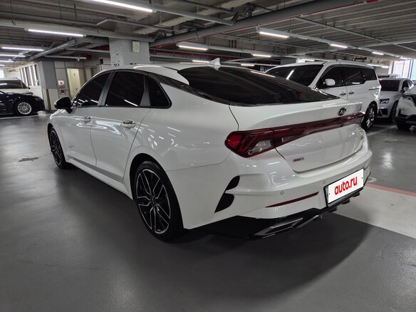 2022 Kia K5 LPi III, белый - вид 3