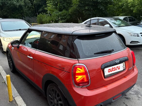 2021 Mini Hatch Cooper III (F55/F56) Рестайлинг, оранжевый, 2150000 рублей - вид 7