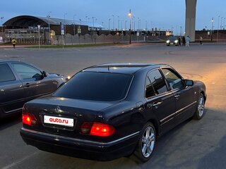 1998 Mercedes-Benz E-Класс 320 II (W210, S210), фиолетовый, 350000 рублей, вид 4