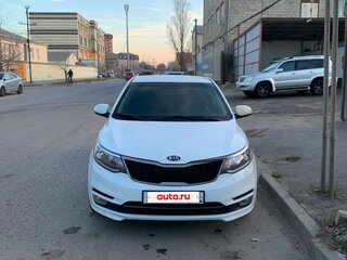 2017 Kia Rio III Рестайлинг, белый, 590000 рублей, вид 3