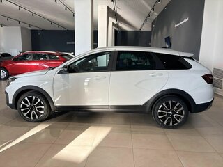 2026 Lada (ВАЗ) Vesta SW Cross I Рестайлинг (NG), белый, 2228490 рублей, вид 3