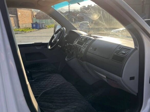 2011 Volkswagen Transporter, белый, 1300000 рублей - вид 4