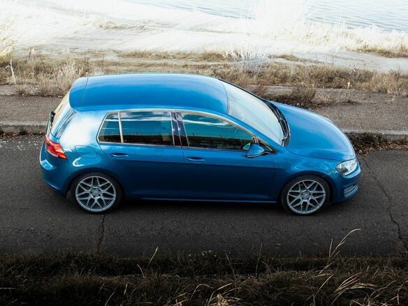 2013 Volkswagen Golf VII, голубой, 990000 рублей - вид 12