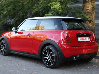 2018 Mini Hatch Cooper III (F55/F56) Рестайлинг, красный, 1700000 рублей, вид 3