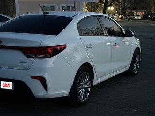2017 Kia Rio IV, белый, 1280000 рублей, вид 4