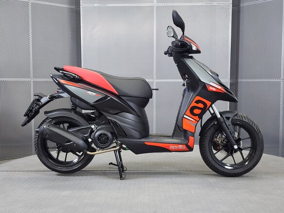 2025 Aprilia SR 125, чёрный, 243000 рублей