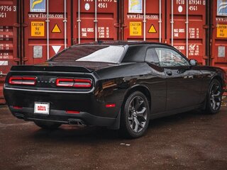 2017 Dodge Challenger III Рестайлинг 2, чёрный, 3690000 рублей, вид 4