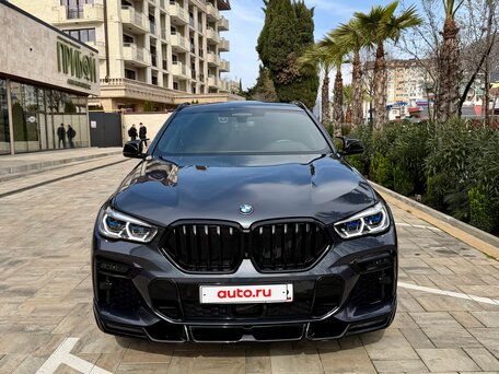 2021 BMW X6 40i III (G06), серый, 8600000 рублей, вид 2
