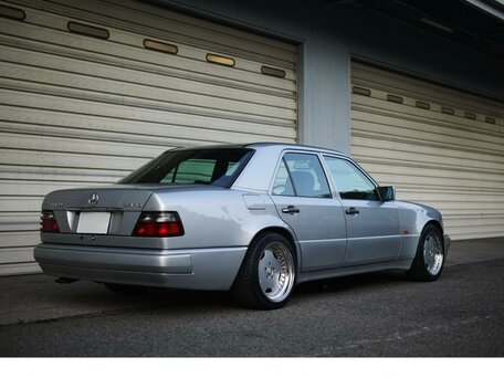 1994 Mercedes-Benz E-Класс AMG 60 AMG I (W124), серебристый, 61000000 рублей, вид 5