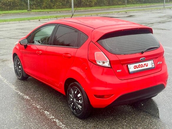 2016 Ford Fiesta Mk6 Рестайлинг, красный, 810000 рублей - вид 5
