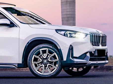 2023 BMW X1 Long 20Li sDrive III (U11/U12), белый, 2910000 рублей, вид 4