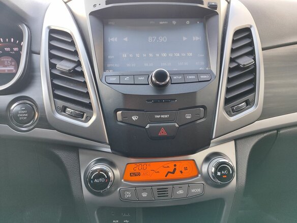 2015 SsangYong Actyon II Рестайлинг, белый - вид 13