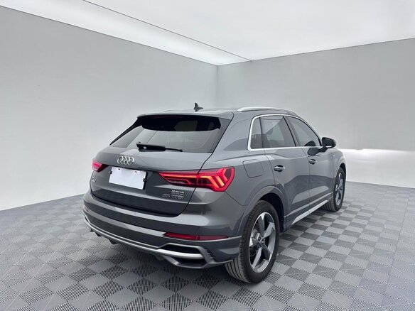 2023 Audi Q3 35 TFSI II (F3), серебристый, 2470000 рублей - вид 3