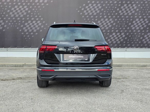 2021 Volkswagen Tiguan II Рестайлинг, чёрный, 3099000 рублей - вид 7