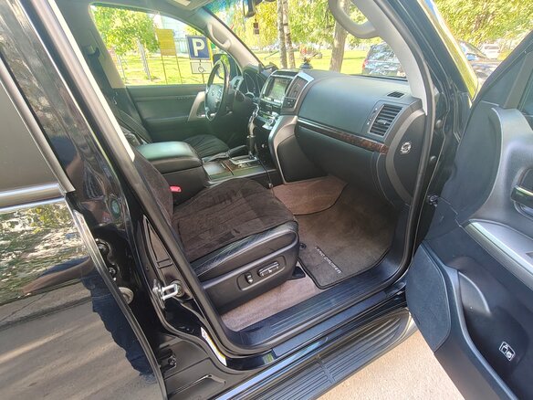 2013 Toyota Land Cruiser 200 Series Рестайлинг 1, чёрный, 3900000 рублей - вид 13