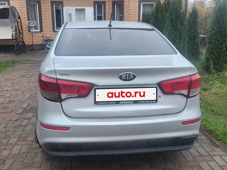 2016 Kia Rio III Рестайлинг, серебристый, 400000 рублей, вид 4