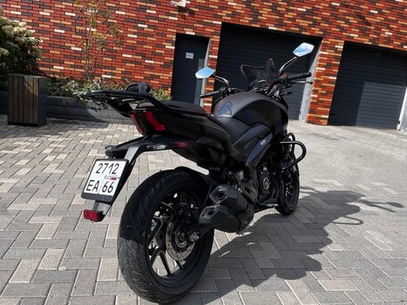 2023 Bajaj Dominar 400, чёрный, 390000 рублей, вид 3