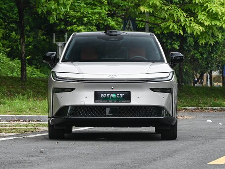 2026 Toyota bZ3X 58.3 kWh, серебристый, 3372000 рублей, вид 1