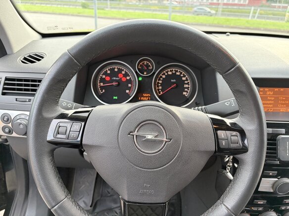 2014 Opel Astra H Рестайлинг, чёрный - вид 14
