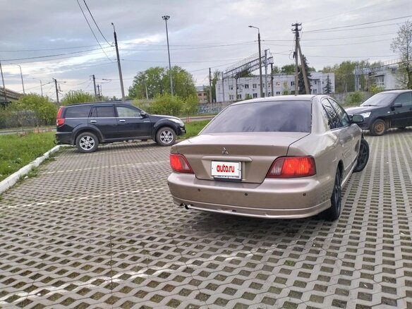 2002 Mitsubishi Galant VIII Рестайлинг, бежевый - вид 1