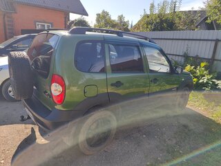 2014 Chevrolet Niva I Рестайлинг, зелёный, 850000 рублей, вид 3