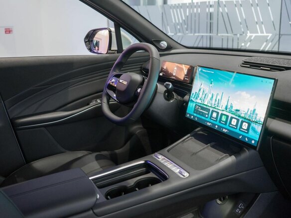 2025 Omoda C7, серебристый, 3099000 рублей - вид 8