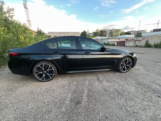 2021 BMW 5 серии 530i xDrive VII (G30/G31/G38) Рестайлинг, чёрный, 4750000 рублей, вид 3