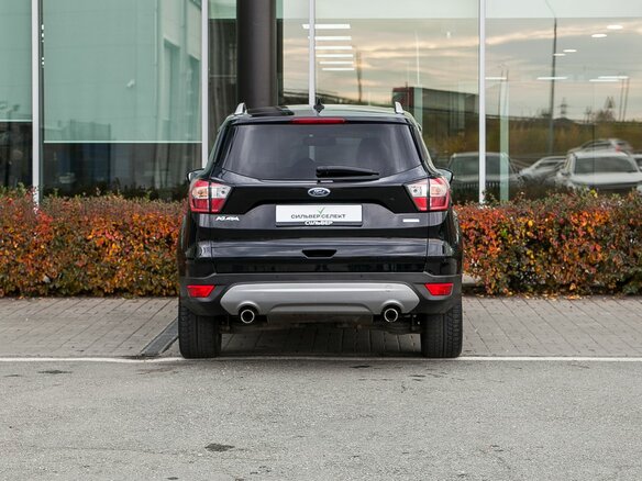 2017 Ford Kuga II Рестайлинг, чёрный, 1650000 рублей - вид 3