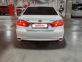 2016 Toyota Camry VII (XV50) Рестайлинг, белый, 1990000 рублей, вид 4