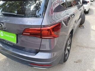 2023 Volkswagen Tharu I, серый, 1500100 рублей, вид 5