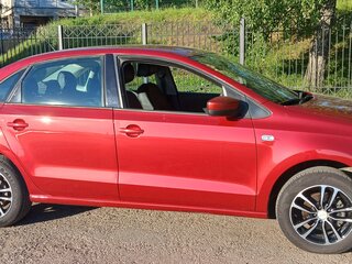 2015 Volkswagen Polo V, красный, 730000 рублей, вид 2