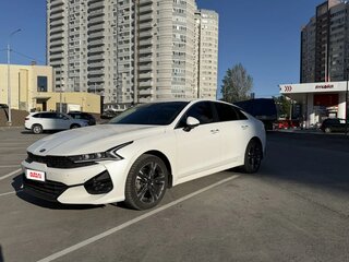 2021 Kia K5 III, белый, 2600000 рублей, вид 3
