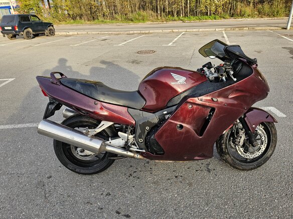 1999 Honda CBR 1100 XX, красный, 280000 рублей