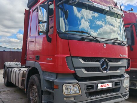 2017 Mercedes-Benz Actros, красный, 3200000 рублей, вид 1