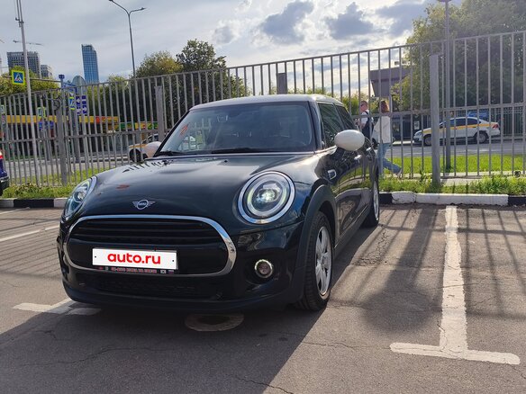 2020 Mini Hatch Cooper III (F55/F56) Рестайлинг, чёрный - вид 2