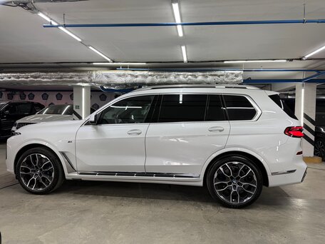 2025 BMW X7 40i I (G07) Рестайлинг, белый, 13499000 рублей, вид 3
