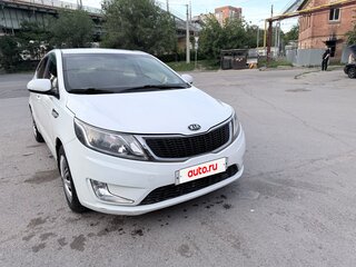 2013 Kia Rio 4-speed III, белый, 850000 рублей, вид 1