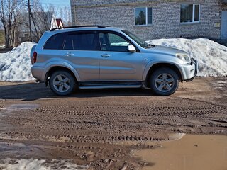 2004 Toyota RAV4 II (XA20) Рестайлинг, серебристый, 950000 рублей, вид 2