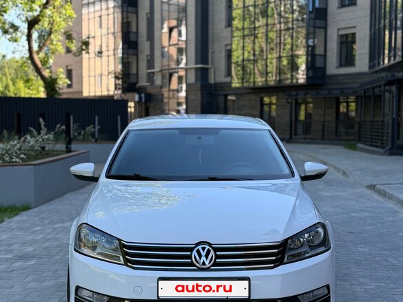 2012 Volkswagen Passat B7, белый - вид 2