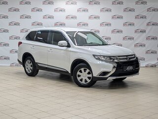 2017 Mitsubishi Outlander III Рестайлинг 2, белый, 1899000 рублей, вид 3