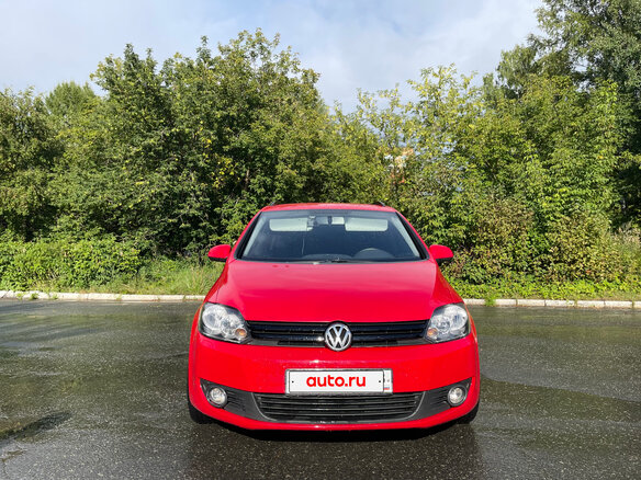 2011 Volkswagen Golf Plus II, красный, 1399000 рублей - вид 4