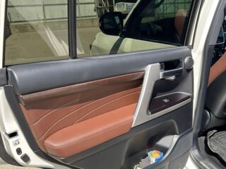 2019 Toyota Land Cruiser 200 Series Рестайлинг 2, белый, 7000000 рублей, вид 5