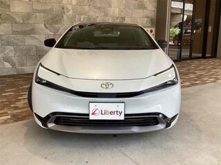 2023 Toyota Prius V (XW60), белый, 3100000 рублей, вид 2