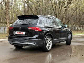 2017 Volkswagen Tiguan II, чёрный, 2150000 рублей, вид 3