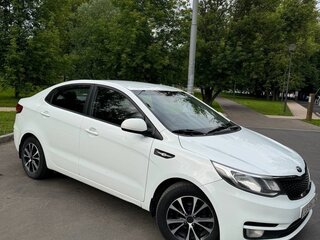 2015 Kia Rio III Рестайлинг, белый, 950000 рублей, вид 2