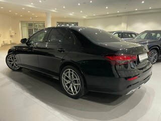 2020 Mercedes-Benz E-Класс 200 V (W213, S213, C238) Рестайлинг, чёрный, 4490000 рублей, вид 4