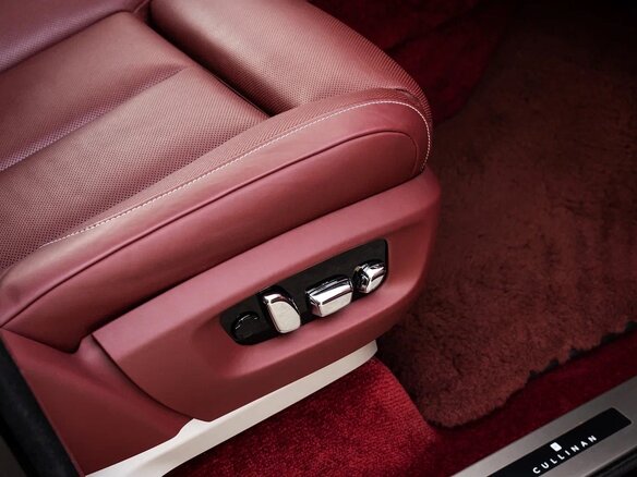 2021 Rolls-Royce Cullinan I (Series I), чёрный, 38000000 рублей - вид 23