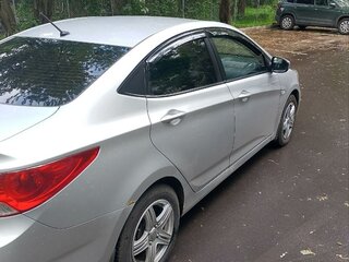 2013 Hyundai Solaris I, серый, 580000 рублей, вид 5